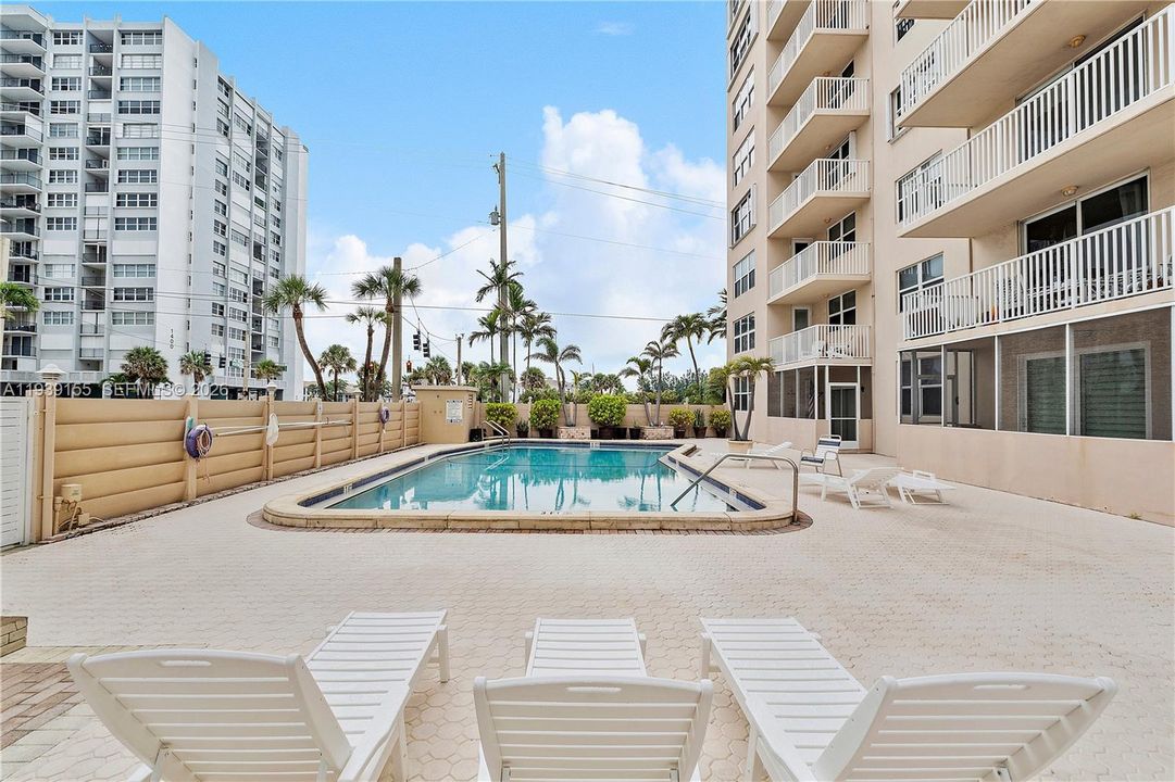 En Venta: $389,000 (2 camas, 2 baños, 1465 Pies cuadrados)