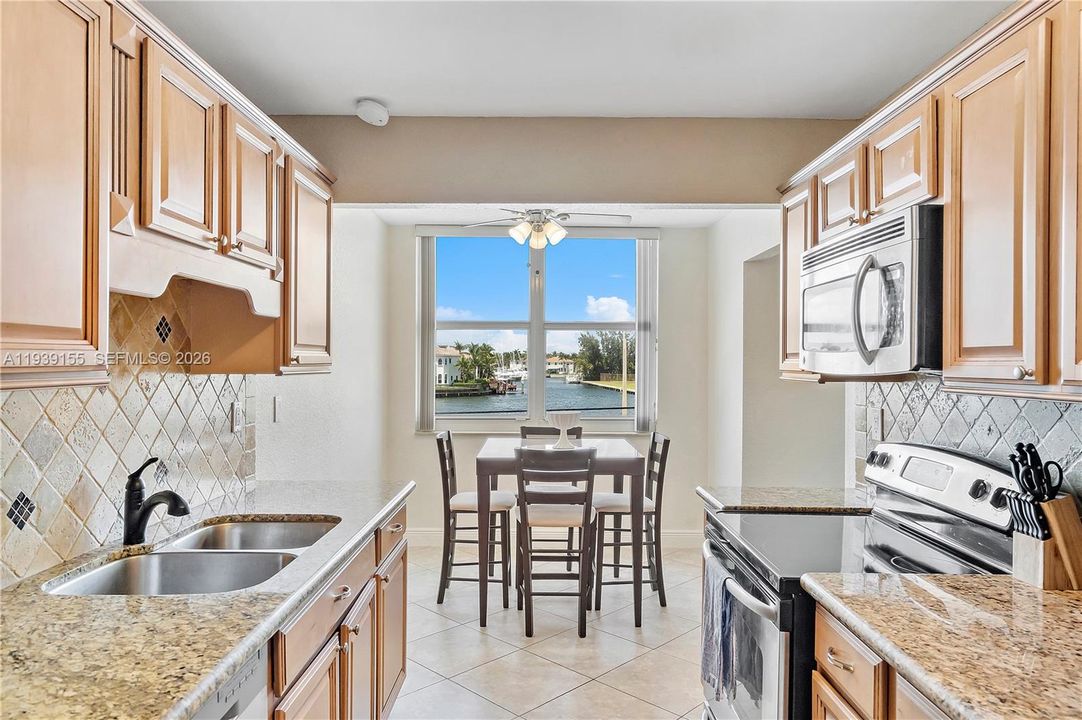 En Venta: $389,000 (2 camas, 2 baños, 1465 Pies cuadrados)