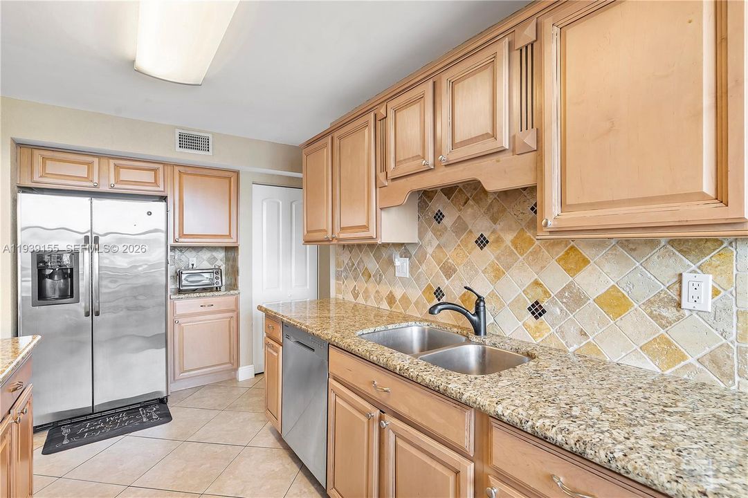 En Venta: $389,000 (2 camas, 2 baños, 1465 Pies cuadrados)