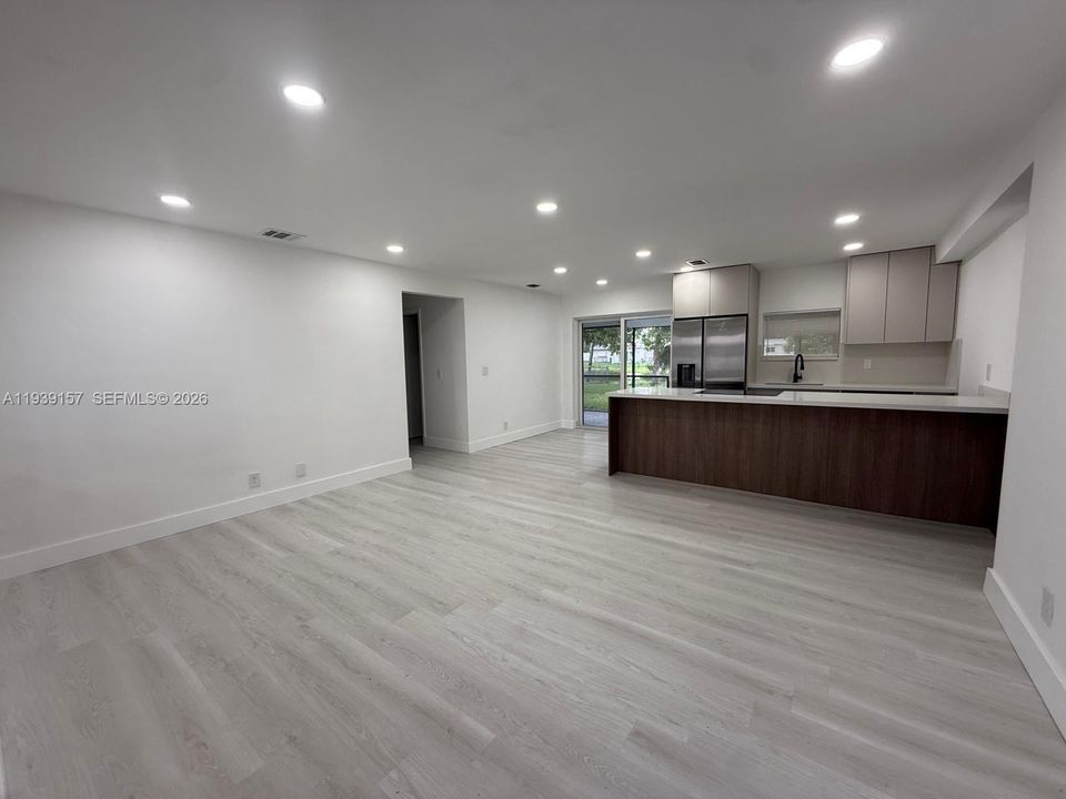 В аренду: $3,100 (2 спален, 2 ванн, 805 Квадратных фут)