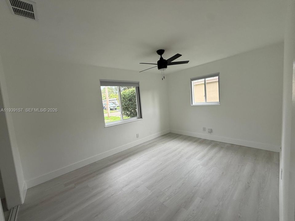 В аренду: $3,100 (2 спален, 2 ванн, 805 Квадратных фут)