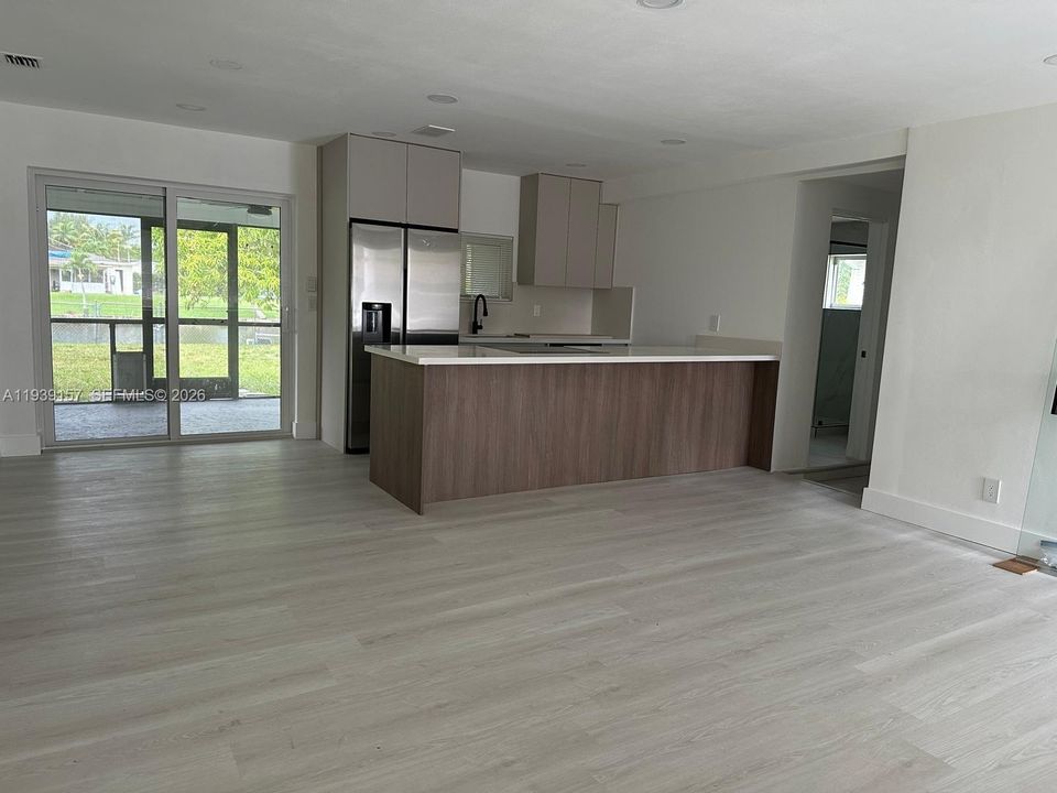 В аренду: $3,100 (2 спален, 2 ванн, 805 Квадратных фут)