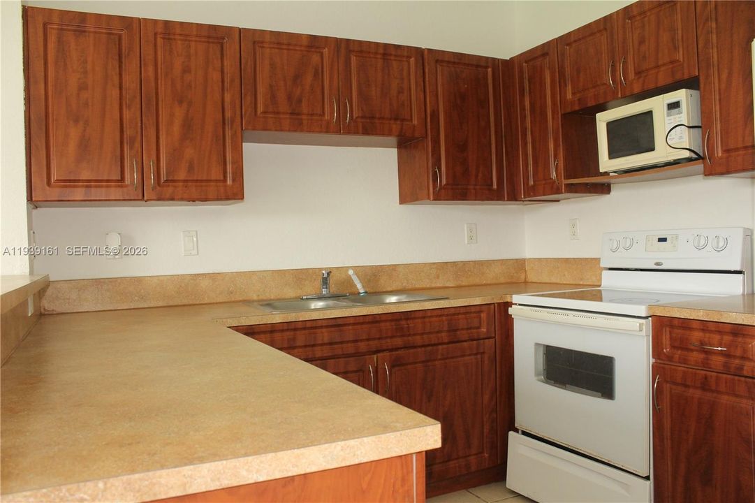 En Renta: $2,399 (3 camas, 2 baños, 1421 Pies cuadrados)