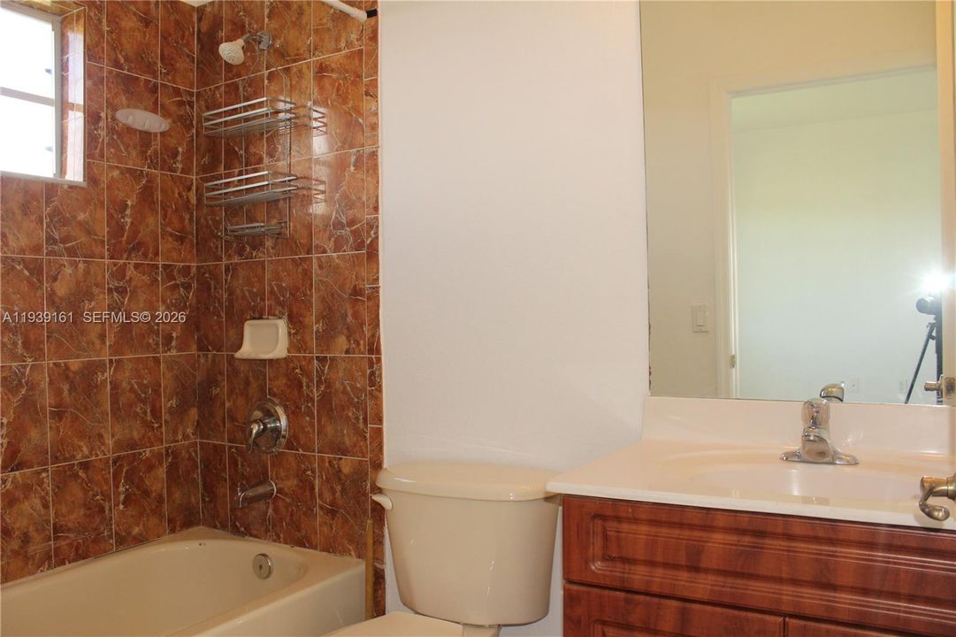 En Renta: $2,399 (3 camas, 2 baños, 1421 Pies cuadrados)