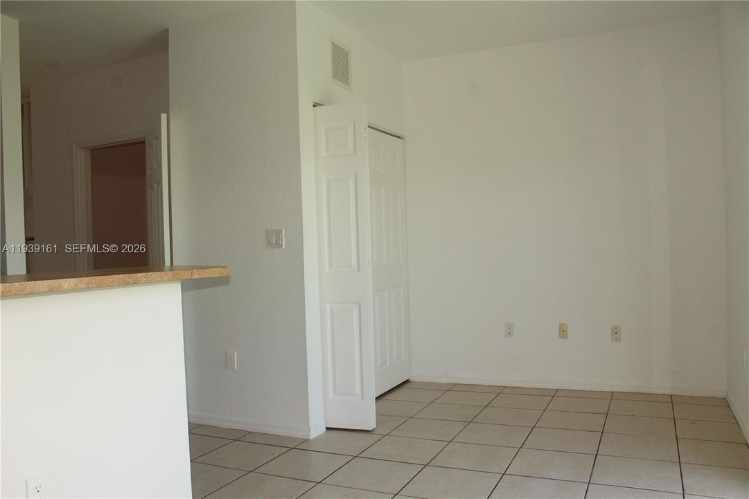 En Renta: $2,399 (3 camas, 2 baños, 1421 Pies cuadrados)