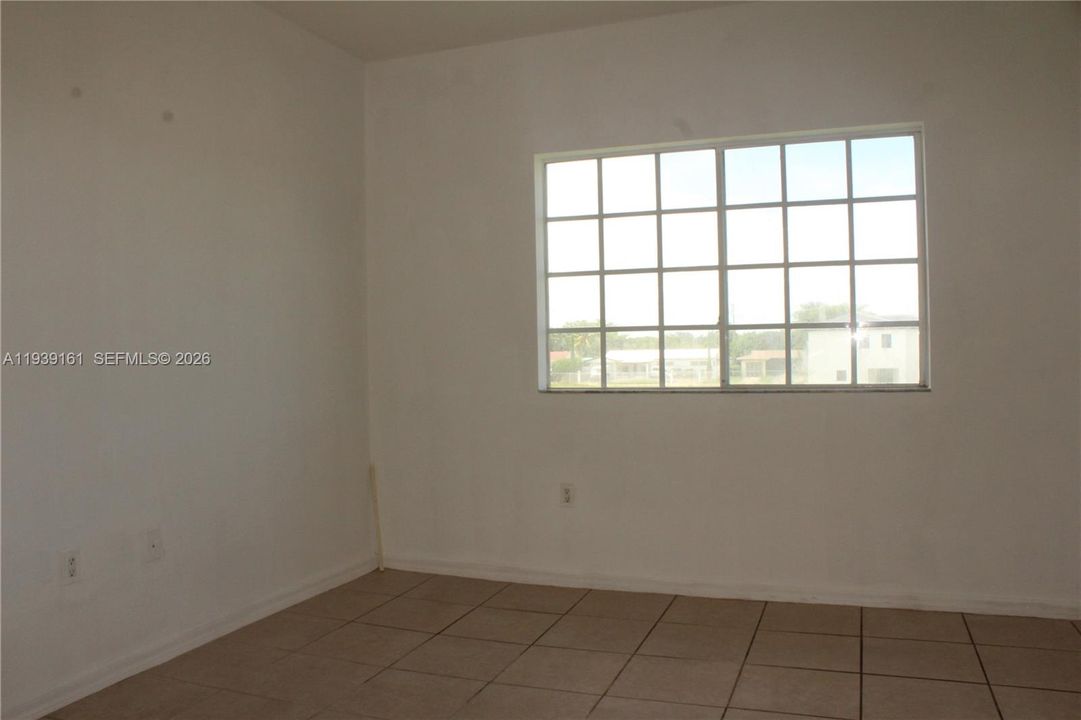 En Renta: $2,399 (3 camas, 2 baños, 1421 Pies cuadrados)