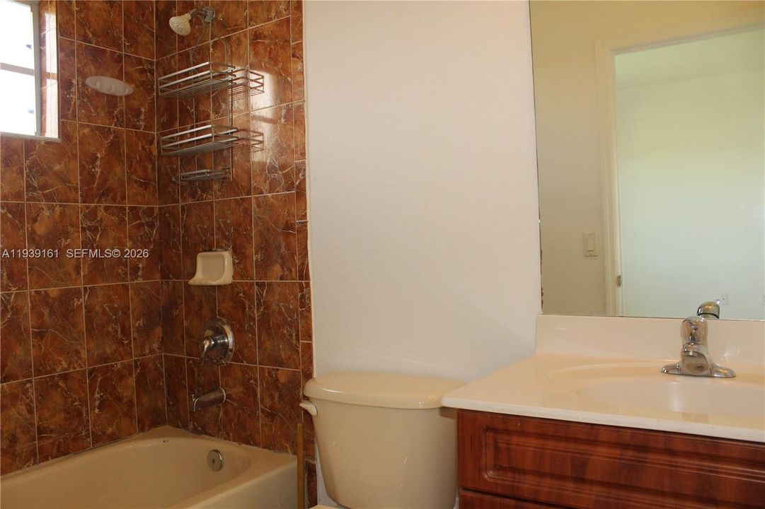 En Renta: $2,399 (3 camas, 2 baños, 1421 Pies cuadrados)