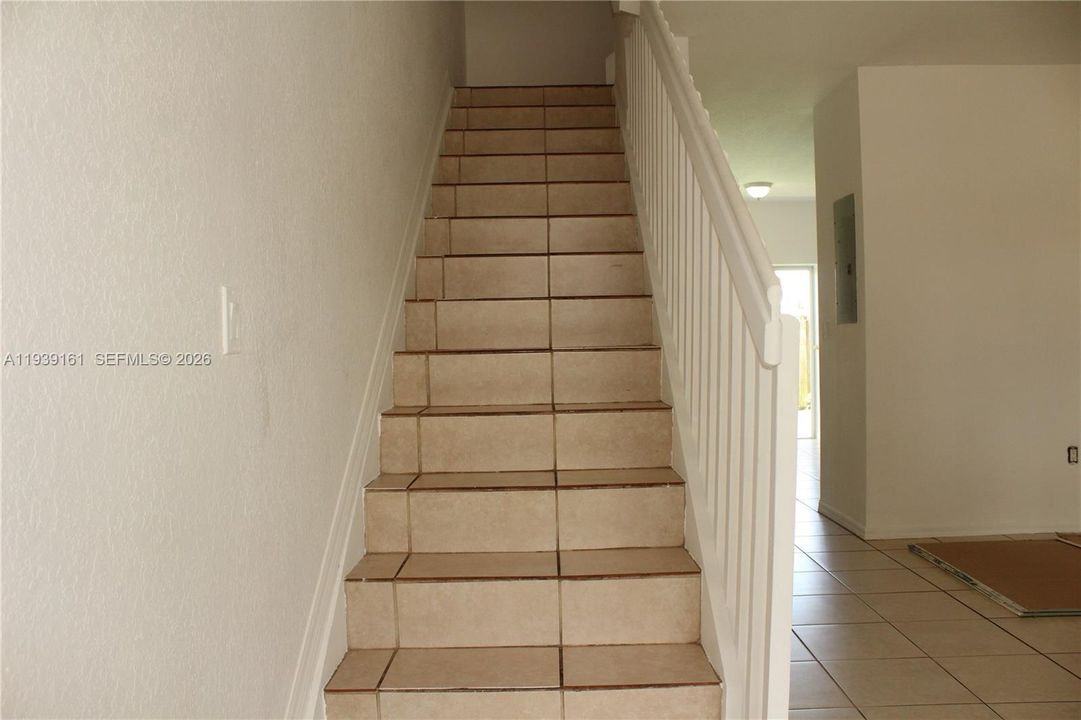 En Renta: $2,399 (3 camas, 2 baños, 1421 Pies cuadrados)