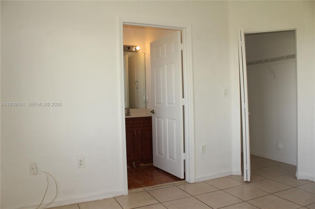 En Renta: $2,399 (3 camas, 2 baños, 1421 Pies cuadrados)