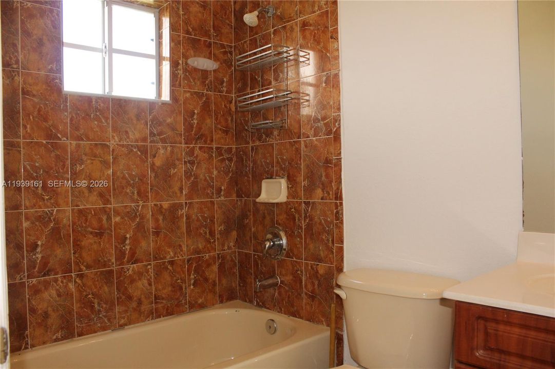 En Renta: $2,399 (3 camas, 2 baños, 1421 Pies cuadrados)