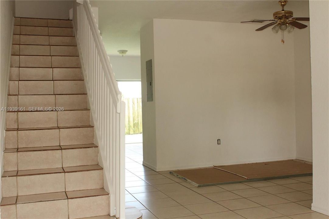 En Renta: $2,399 (3 camas, 2 baños, 1421 Pies cuadrados)