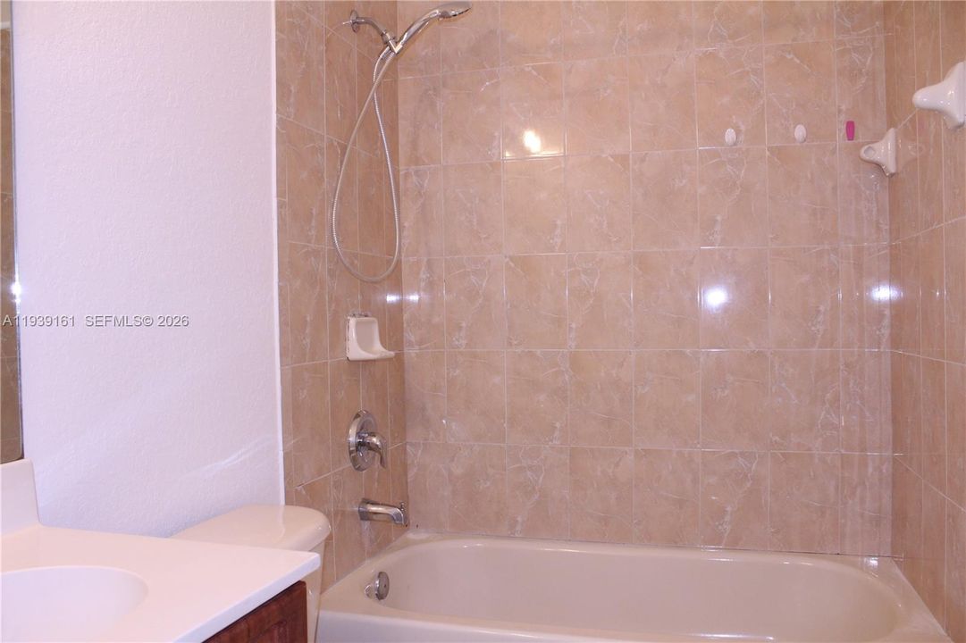 En Renta: $2,399 (3 camas, 2 baños, 1421 Pies cuadrados)