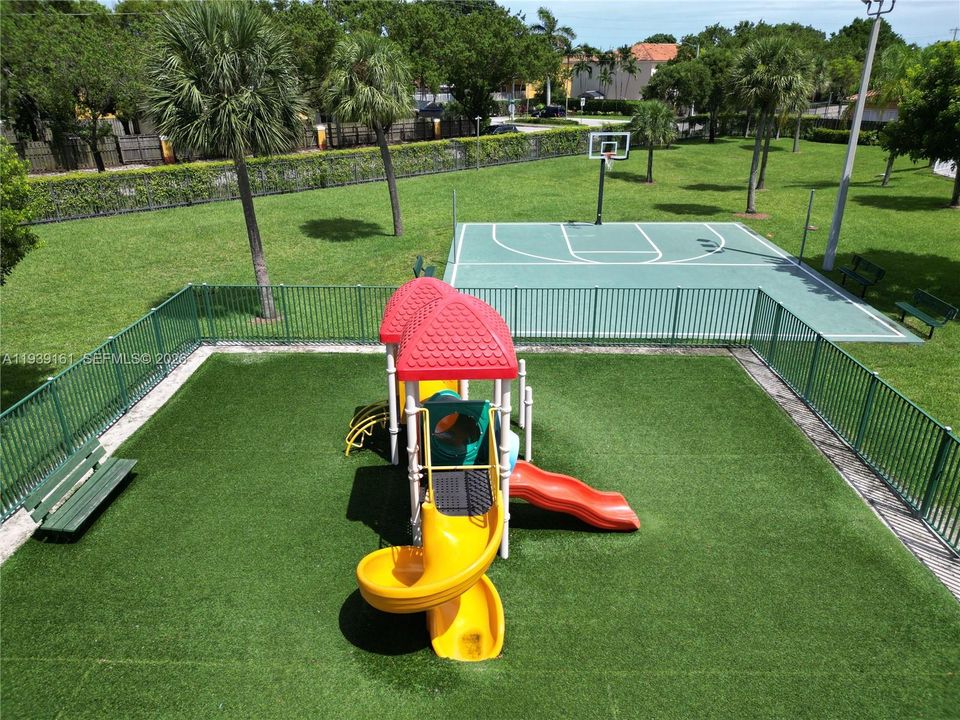 En Renta: $2,399 (3 camas, 2 baños, 1421 Pies cuadrados)