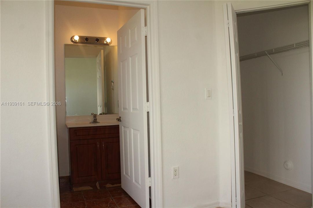 En Renta: $2,399 (3 camas, 2 baños, 1421 Pies cuadrados)