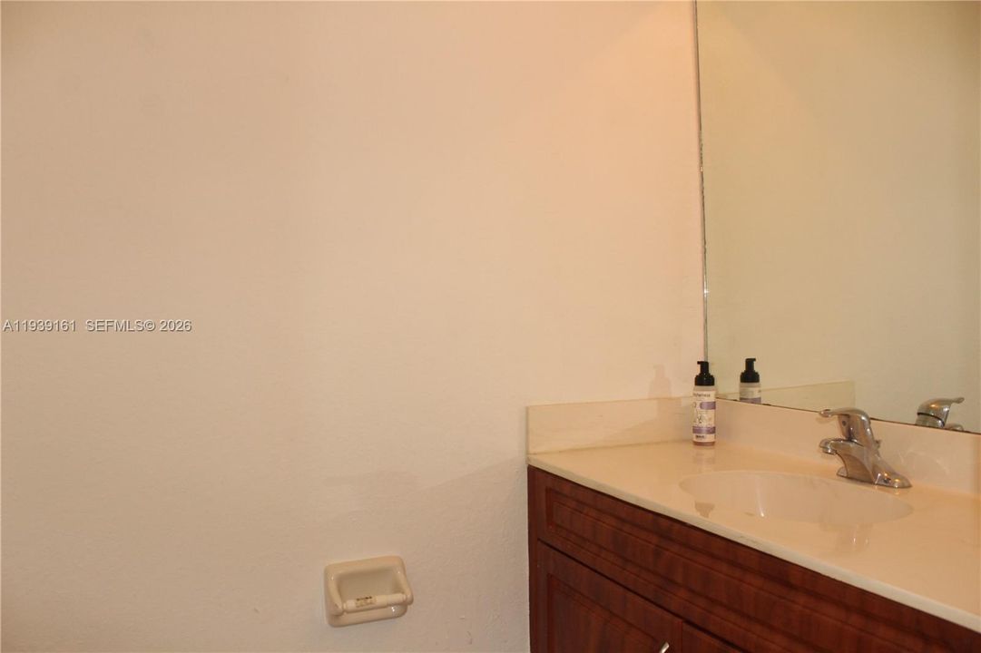 En Renta: $2,399 (3 camas, 2 baños, 1421 Pies cuadrados)