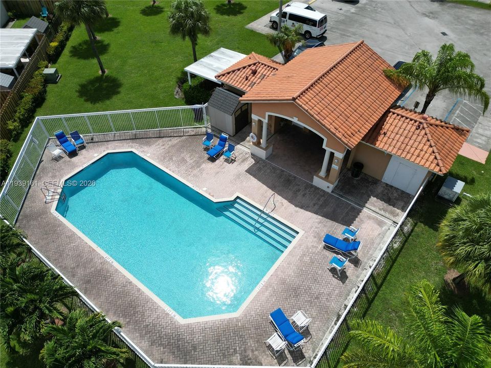 En Renta: $2,399 (3 camas, 2 baños, 1421 Pies cuadrados)