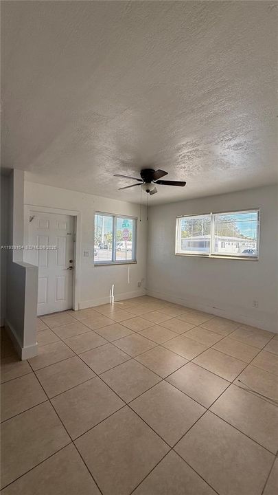 出租: $1,650 (1 贝兹, 1 浴室, 500 平方英尺)