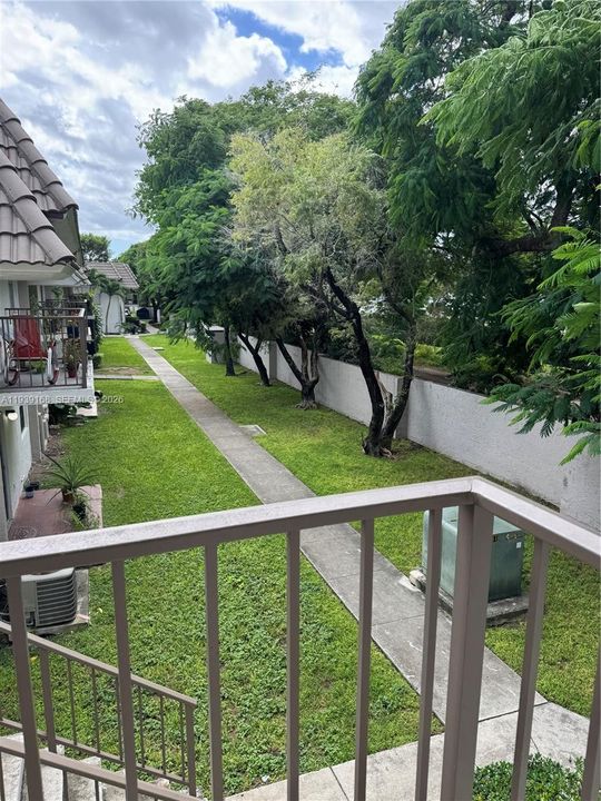 For Rent: $2,150 (2 beds, 2 baths, 812 Square Feet)