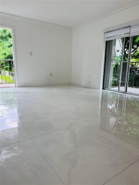 For Rent: $2,150 (2 beds, 2 baths, 812 Square Feet)