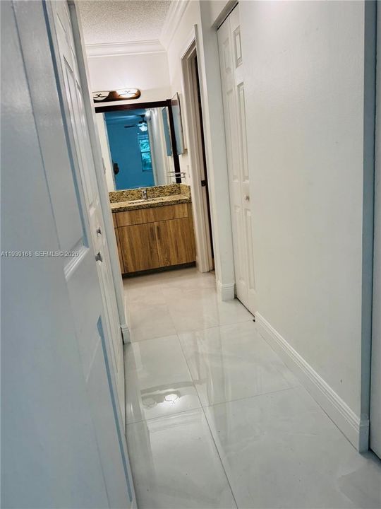 For Rent: $2,150 (2 beds, 2 baths, 812 Square Feet)