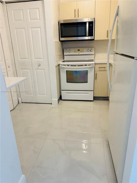 For Rent: $2,150 (2 beds, 2 baths, 812 Square Feet)