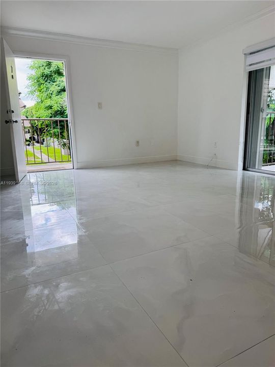 For Rent: $2,150 (2 beds, 2 baths, 812 Square Feet)