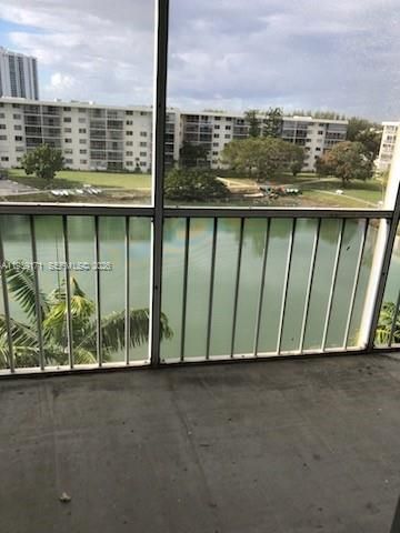 For Sale: $155,000 (2 beds, 1 baths, 965 Square Feet)