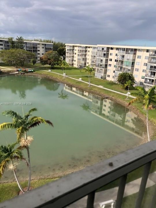 For Sale: $155,000 (2 beds, 1 baths, 965 Square Feet)