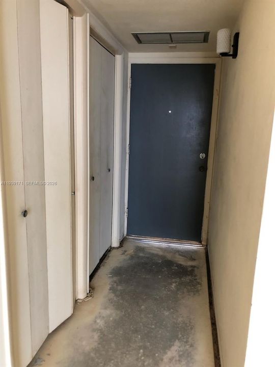 For Sale: $155,000 (2 beds, 1 baths, 965 Square Feet)