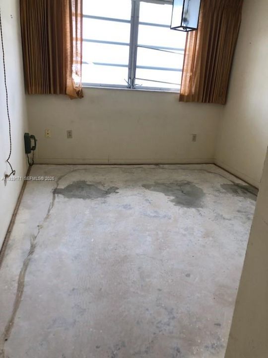 For Sale: $155,000 (2 beds, 1 baths, 965 Square Feet)