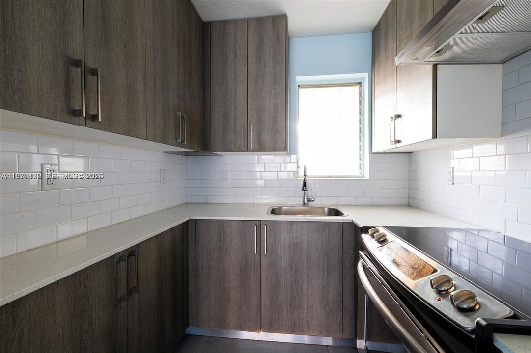 For Rent: $2,250 (2 beds, 1 baths, 588 Square Feet)