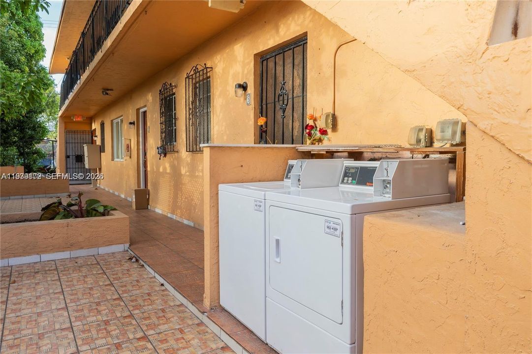 For Rent: $2,250 (2 beds, 1 baths, 588 Square Feet)