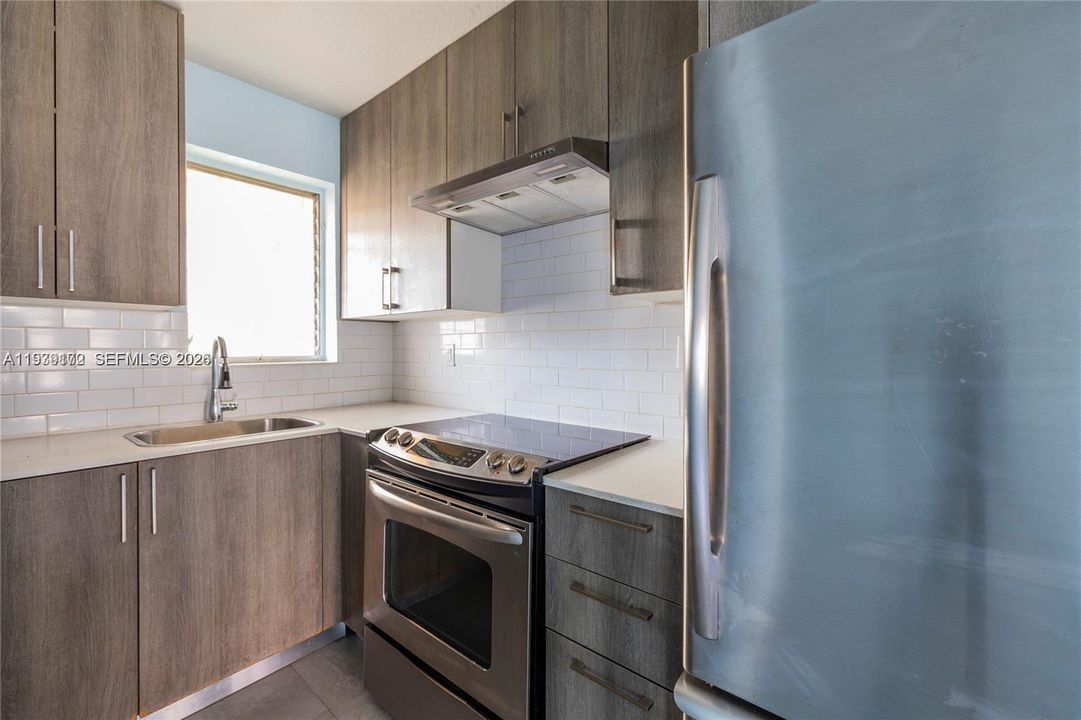 For Rent: $2,250 (2 beds, 1 baths, 588 Square Feet)