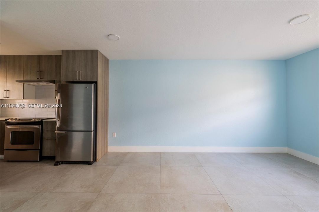 For Rent: $2,250 (2 beds, 1 baths, 588 Square Feet)