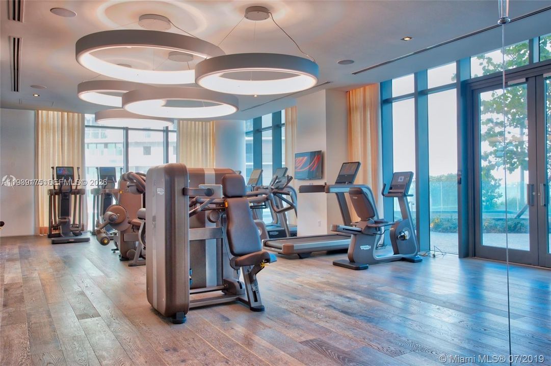 For Sale: $925,000 (2 beds, 3 baths, 1198 Square Feet)