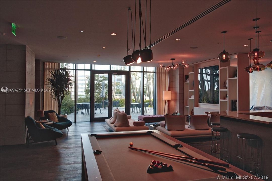 For Sale: $925,000 (2 beds, 3 baths, 1198 Square Feet)