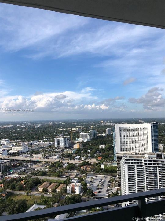 For Sale: $925,000 (2 beds, 3 baths, 1198 Square Feet)