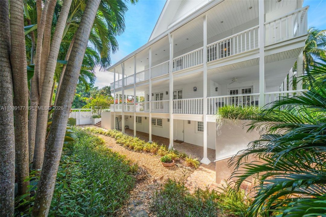 На продажу: $8,950,000 (4 спален, 5 ванн, 7236 Квадратных фут)