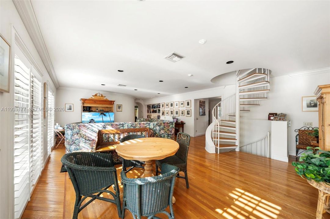 На продажу: $8,950,000 (4 спален, 5 ванн, 7236 Квадратных фут)