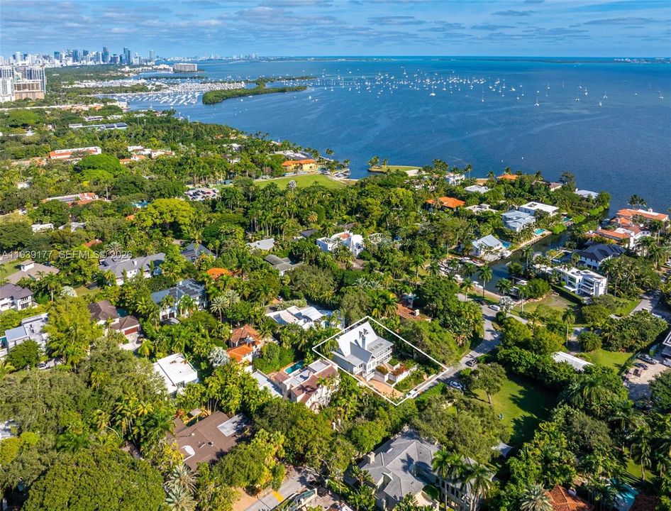 На продажу: $8,950,000 (4 спален, 5 ванн, 7236 Квадратных фут)