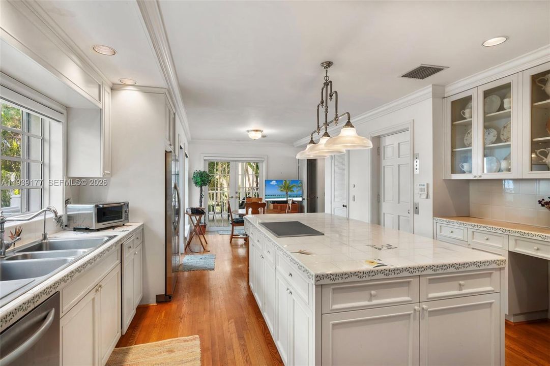 На продажу: $8,950,000 (4 спален, 5 ванн, 7236 Квадратных фут)