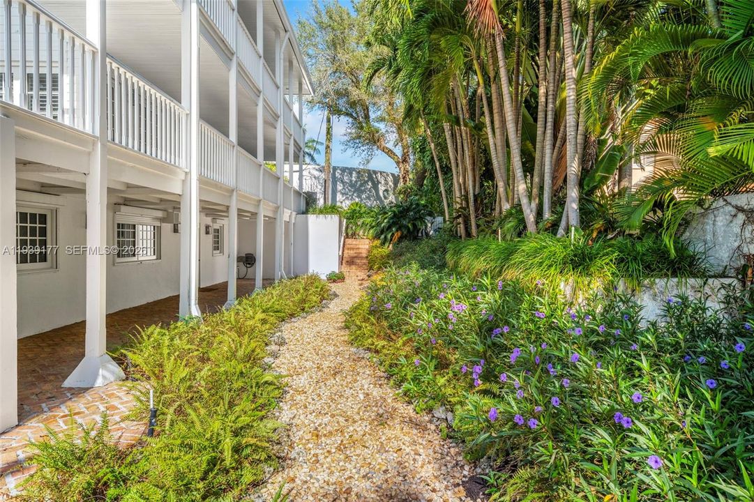 На продажу: $8,950,000 (4 спален, 5 ванн, 7236 Квадратных фут)