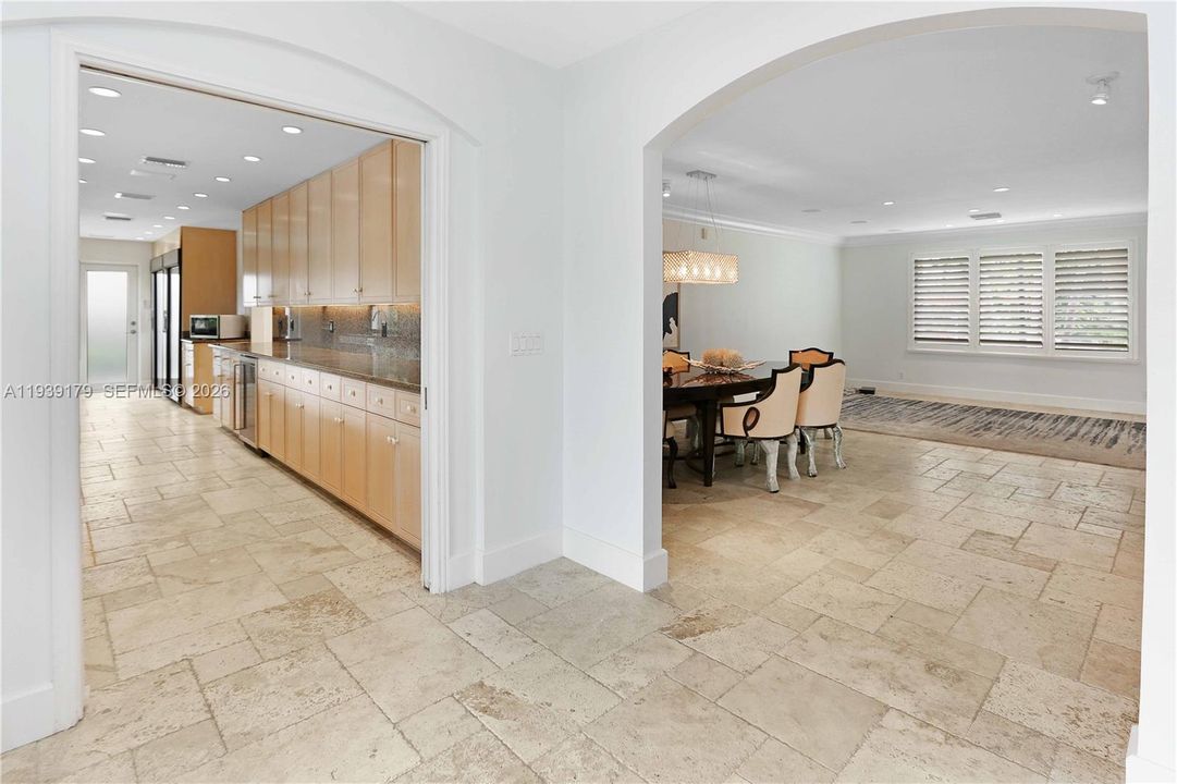 For Rent: $9,900 (5 beds, 3 baths, 3537 Square Feet)