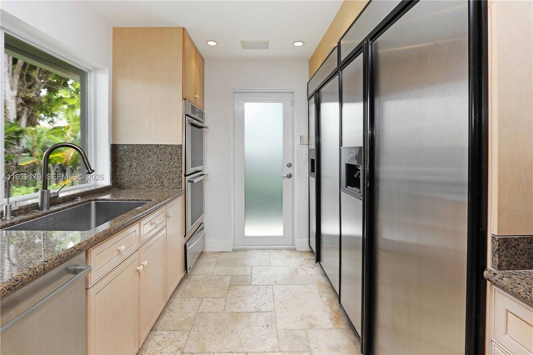 For Rent: $9,900 (5 beds, 3 baths, 3537 Square Feet)