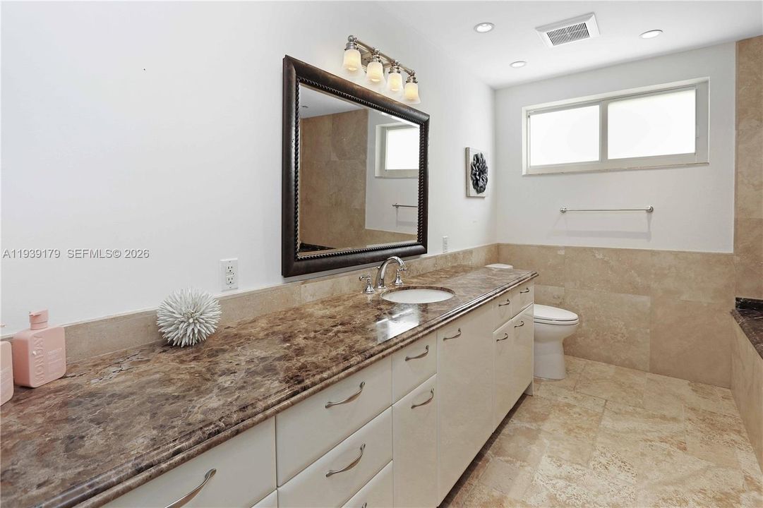 For Rent: $9,900 (5 beds, 3 baths, 3537 Square Feet)