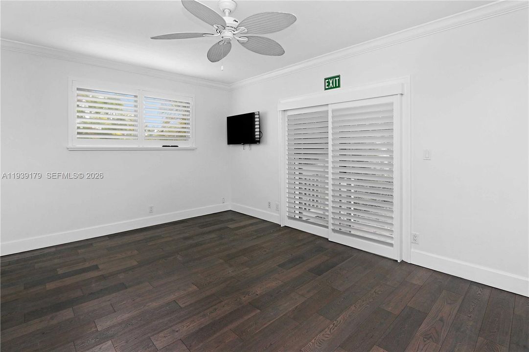 For Rent: $9,900 (5 beds, 3 baths, 3537 Square Feet)