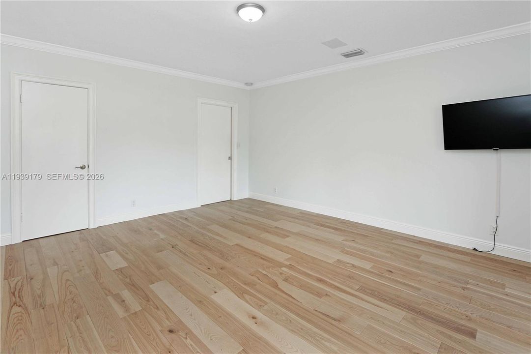 For Rent: $9,900 (5 beds, 3 baths, 3537 Square Feet)