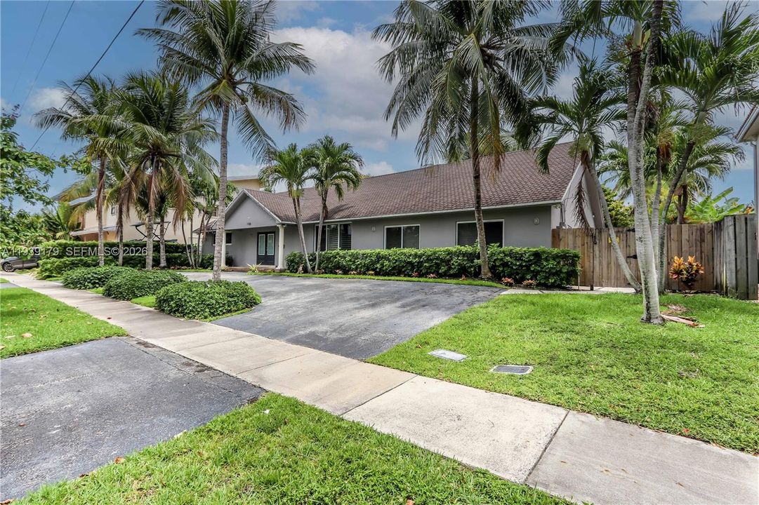 For Rent: $9,900 (5 beds, 3 baths, 3537 Square Feet)