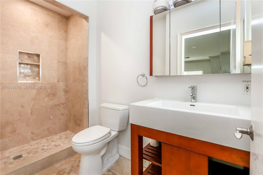 For Rent: $9,900 (5 beds, 3 baths, 3537 Square Feet)