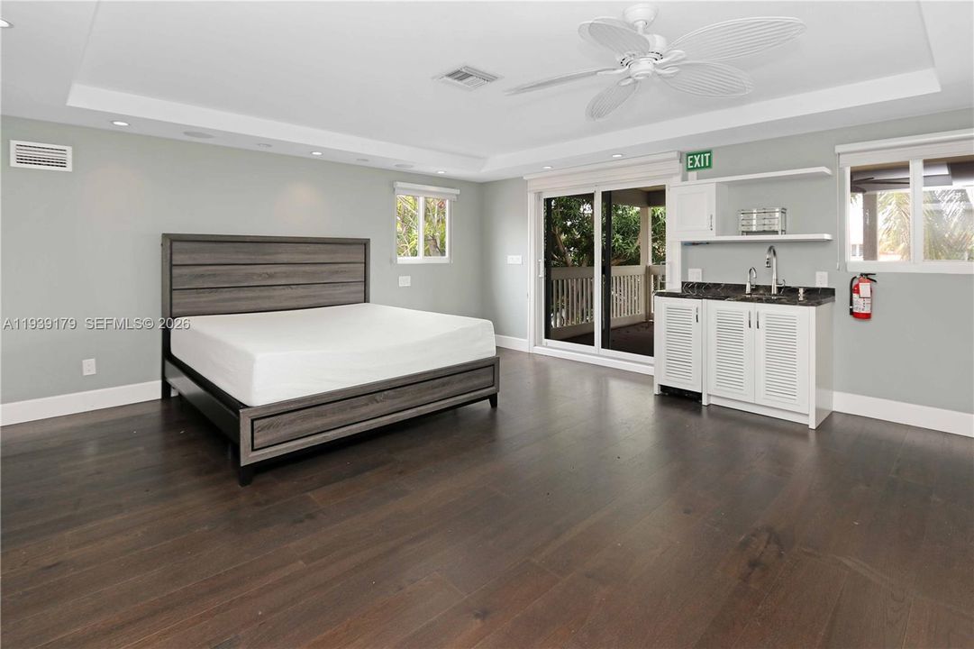 For Rent: $9,900 (5 beds, 3 baths, 3537 Square Feet)